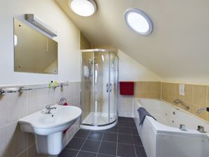 Maggie's Mews Bathroom- click for photo gallery